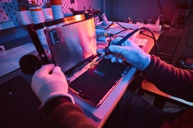 Diagnostics and service bench